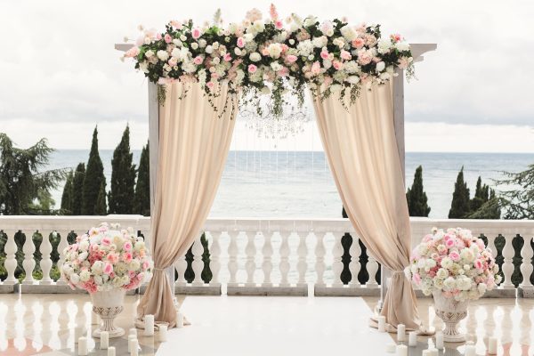 The,Wedding,Arch,Decorated,With,Flowers,Stands,In,The,Luxurious