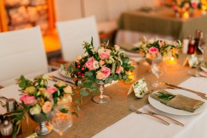 Flower,Arrangement,At,A,Wedding,Banquet